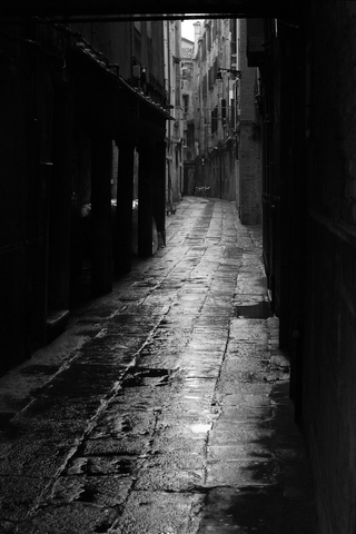 Dark Alley | HiroBoga.com
